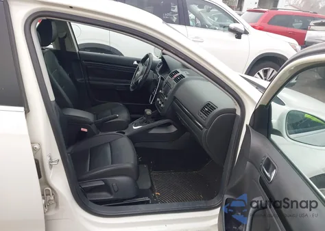 2010 Volkswagen Jetta Tdi z USA, uszkodzony, nr VIN 3VWRL7AJXAM038300